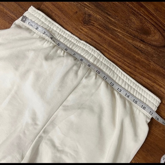 H&M High waisted Sweatpants - Picture 4 of 5